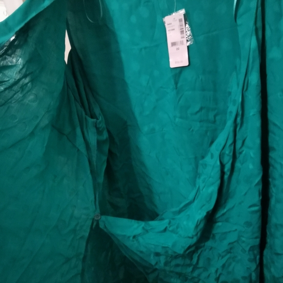 2/80$👙 NWT Cold Shoulder Wrap
Blouse 22 - Picture 10 of 12